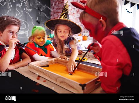 Children Playing Game Party Hi Res Stock Photography And Images Alamy