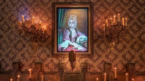 Disneylands Haunted Mansion Received Some Ghostly Updates