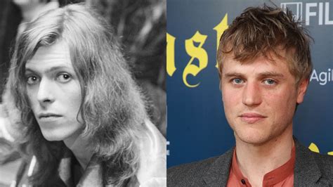 Da wikimedia commons, l'archivio di file multimediali liberi. See Johnny Flynn as David Bowie in First Picture From New ...