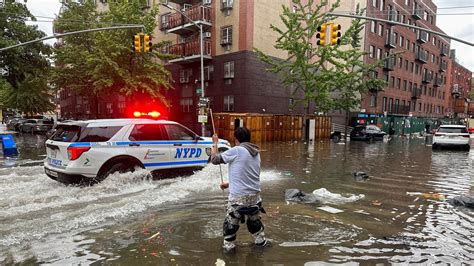 Unwetter - Heftiger Regen sorgt für Überschwemmungen in New York