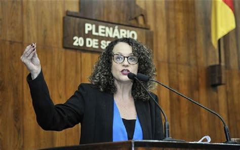 Deputada Luciana Genro protocola ação para suspender votação de projeto