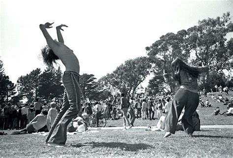 25 pictures that show just how far out the hippies really were