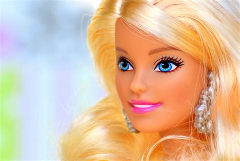 La Valeur Dune Poupée Barbie Évolia Transition