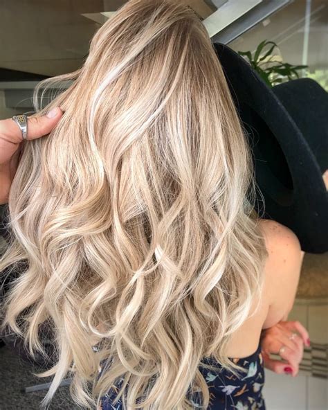 Champagne Hair Is Perfect For Summer Simplemost Champagne Hair Color Champagne Hair