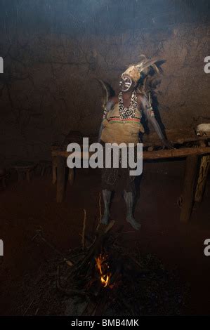 Kikuyu Woman In Her Hut Nyeri Central Highlands Kenya Stock Photo
