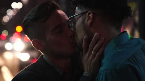 Bearded Gay Men Kissing Stock Videos Und B Roll Filmmaterial Getty Images