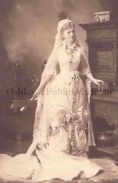 Plum velvet cut to chiffon, lace bodice. 426 best 1800 & 1900 Brides images on Pinterest | Vintage ...