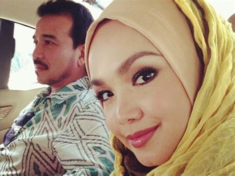 Apabila seorang suami mengajak istrinya untuk berkumpul hendaknya wanita itu mendatanginya sekalipun dia berada di dapur. 11 Soalan Menarik Untuk Datuk Siti Nurhaliza ~ Roti Susu