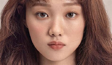 Лучшие дорамы » биографии » ли сон гён / lee sung kyung. Lovely Fairy Lee Sung Kyung For February Elle | Couch Kimchi