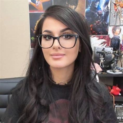pin by lia contreras on accesorios sssniperwolf beautiful women pictures girls with glasses