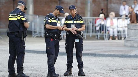 minorities feel brunt of dutch police spot checks bbc news