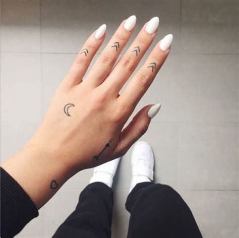 1001 Idées Pour Un Petit Tatouage Minimaliste Et Charmant Hand