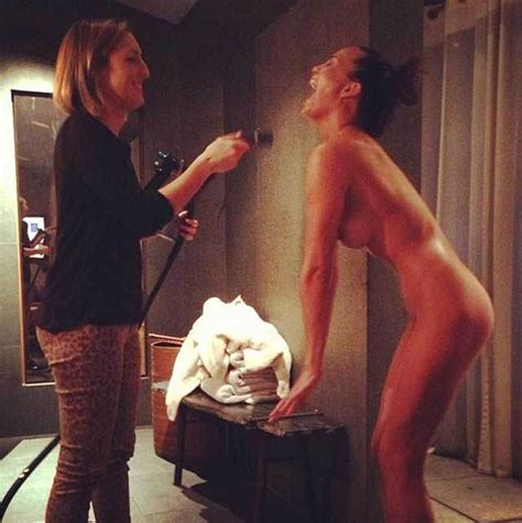 Chrissy Teigen Butt Naked Spray Tanning On Instagram Taxi Driver Movie