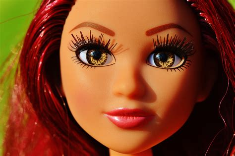 무료 이미지 소녀 머리 놀이 빨간 색깔 헤어 스타일 닫다 인간의 몸 얼굴 인형 눈 그림 피부 아름다움 아름다운 예쁜 오르간 애니메이션