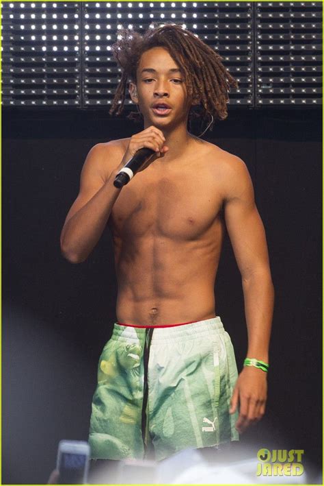 Jaden Smith Shows Off His Six Pack While Shirtless On Stage Photo My Xxx Hot Girl