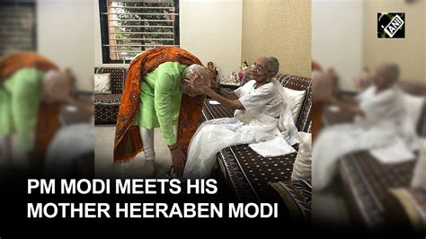 Gujarat Pm Modi Meets His Mother Heeraben Modi Seeks Her Blessings Youtube
