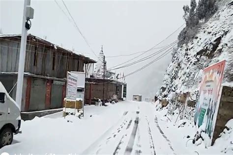 हिमाचल में येलो अलर्ट लाहौल में भारी बर्फबारी सफेद चादर बिछी कुल्लू