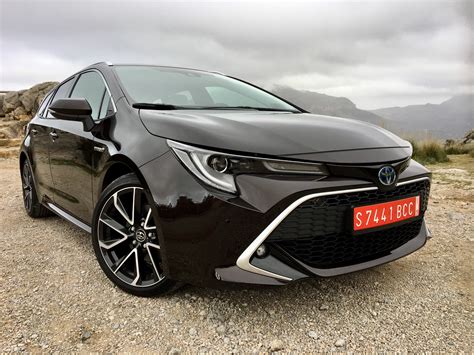 The corolla touring sports will be sold with a choice of two hybrid powertrains in the uk. Essai - Toyota Corolla Touring Sports 2019 : hybride et ...
