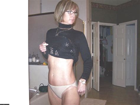 Amateur Gilf Gwen Spread Nude Pics Exposed Photo X Vid Com