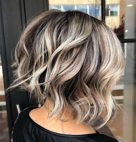Inverted Wavy Bob With Shaggy Ends Hair Styles Short Hair Color