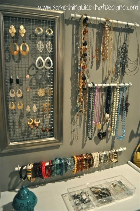 It is irritating always for style lovers to find their necessary jewelry items tangled! Southern Chic Love: diy jewelry organizer