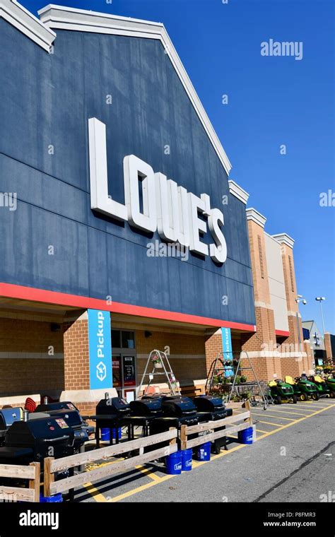 Lowes Storefront Lowes Store Hi Res Stock Photography And Images Alamy