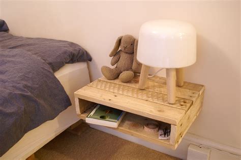 Diy Bedside Table Of Reclaimed Wood From Pallet Bedroom Decor