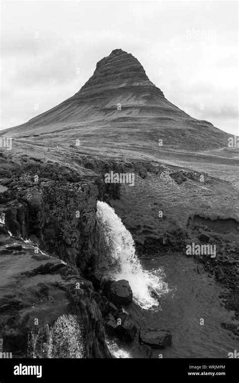 Grundarfjorour Iceland Kirkjufell Mountain And Kirkjufellsfoss