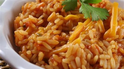 Make it as a side with tacos or fajitas, or make it a main and top it with chicken and a fried egg! Arroz Rojo (Mexican Red Rice) Recipe - Allrecipes.com