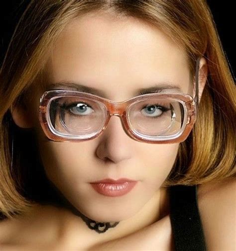Pin Von Bobby Laurel Auf Girls With Glasses Brille