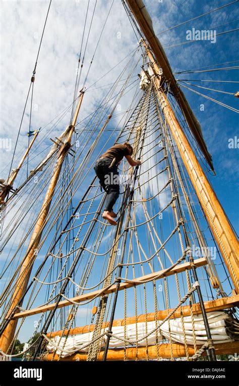 Rigging Ship Hi Res Stock Photography And Images Alamy