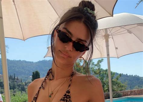 Emily Ratajkowski Shows Off Flawless Figure In New Photos Shares