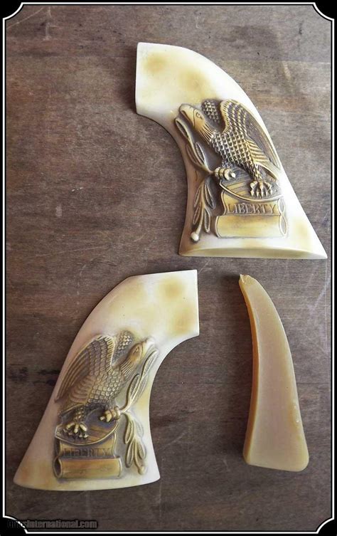 Grips ~ 1851 Navy Colt Hickock Eagle Grip