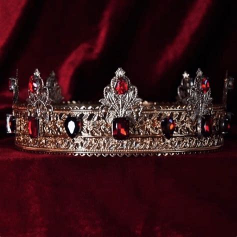 Pin By Retrobr On ᴘɪᴄᴛᴜʀᴇs Crown Aesthetic Fantasy Jewelry Royalty