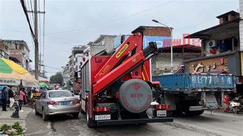 柳州一临街楼房拆除时倒塌，已致一人死亡一人受伤凤凰网视频凤凰网