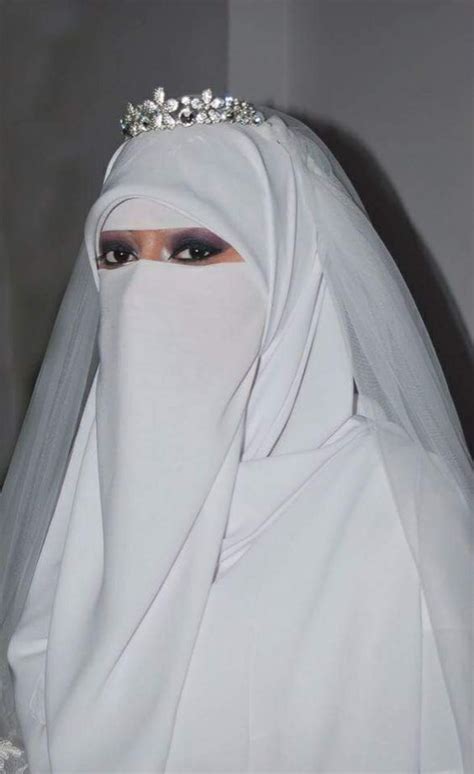 اجمل صور عيون خضراء جميلة في رسومات عين باللون الاخضر لتحديد ومكياج العيون الخضر باجمل الاستايلات الخاصة برسم العين بمختلف اشكالها ورسومات حواجب للعيون الخضراء بمكياج جديد مميز وجذاب لأصحاب العيون الخضراء. صور فتيات منقبات باللون الاسود / 200 Ø±Ù…Ø²ÙŠØ§Øª Ø¨Ù†Ø§Øª ...