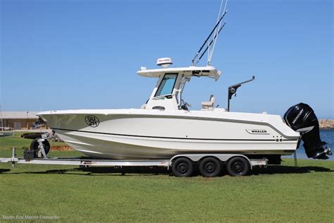 Boston Whaler Outrage With Only Hours Trailer Boats Boats Online For Sale