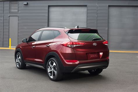 Research the 2016 hyundai tucson at cars.com and find specs, pricing, mpg, safety data, photos, videos, reviews and local inventory. Hyundai Tucson 2016, disponible desde $23,595 - Motor ...
