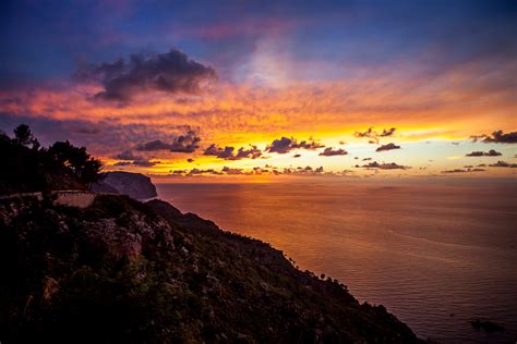 The climate is always mild, and everywhere you go, you'll find the true mediterranean lifestyle and cuisine. ** Mallorca ** Foto & Bild | sonnenuntergänge, himmel ...