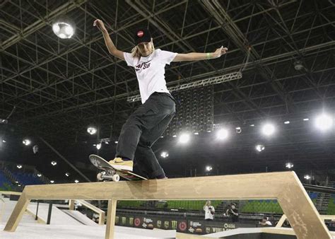 Maybe you would like to learn more about one of these? スケートボード世界選手権女子ストリート準々決勝 演技する ...