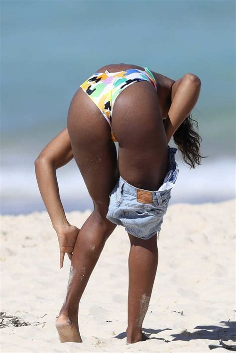 Kelly Rowland Ass And Tits In Bikini Pics Xhamster