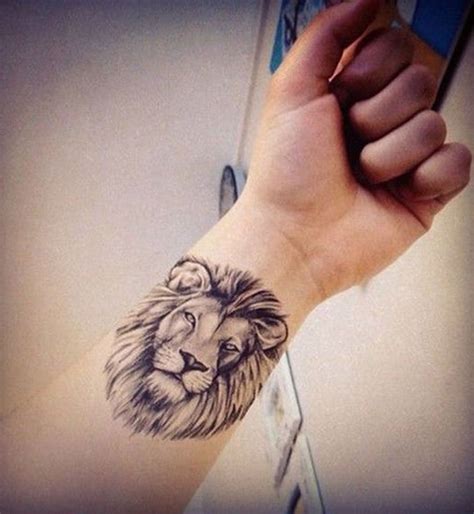Un Tatouage En Forme De Tête De Lion Tatouage Modèles Tatouage De