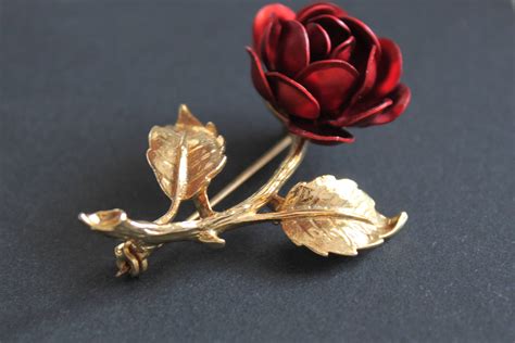 english red rose brooch by exquisite of birmingham england costume jewelry brooch beautiful