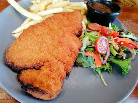 The Newmarket Hotel In Newmarket Qld Restaurant Reviews Menu And