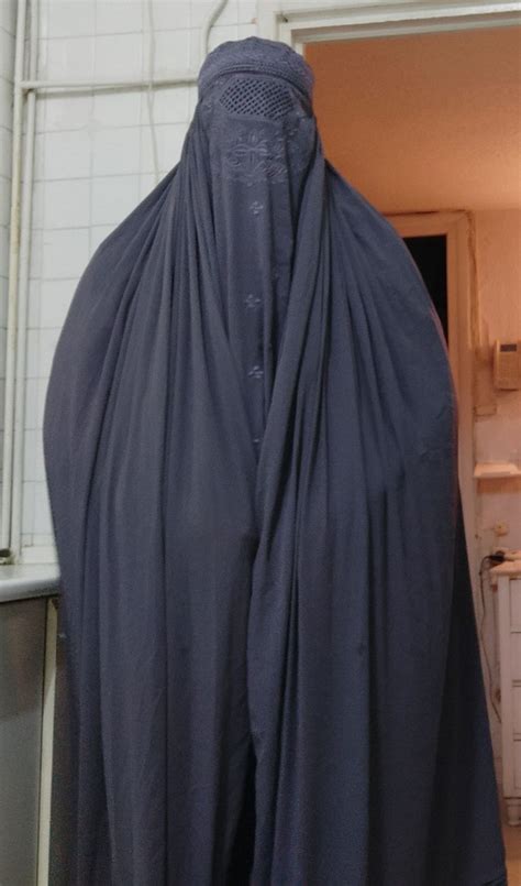 Pin By Ay E Ero Lu On Niqab Burqa Veils Masks Muslimah Fashion Arab Girls Hijab Niqab