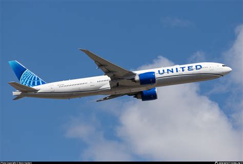 N2749u United Airlines Boeing 777 300er Photo By Kevin Hackert Id