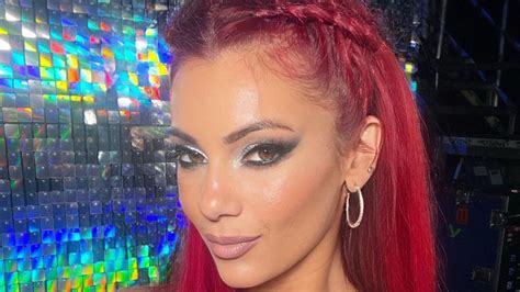Strictlys Dianne Buswell Shows Off Dancers Legs In Slinky Swimsuit