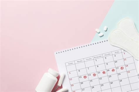 Calendario Del Ciclo Menstrual Sobre Un Fondo Rosa Pastillas Y