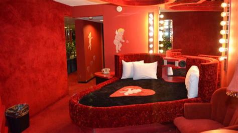 This Valentine’s Day Completely Overdo It At These Romantic Hotels Theme Hotel Themed Hotel
