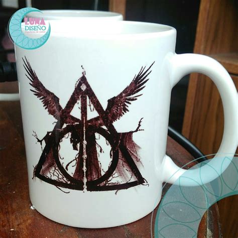 Fue sacado a la venta en el año 2000, y ganó un premio hugo en el 2001. Taza Harry Potter Y Las Reliquias De La Muerte, Blanca ...